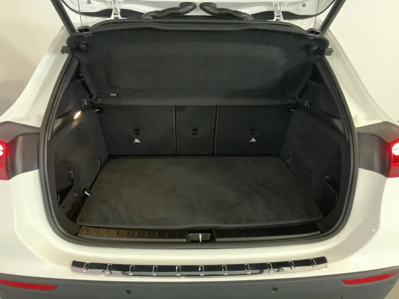 Mercedes-Benz GLA 180 GLA 180 Progressive Night AHK 360°Kam Totwinkel 7