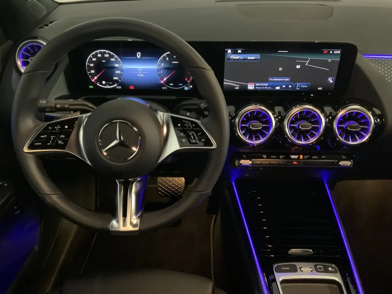 Mercedes-Benz GLA 180 GLA 180 Progressive Night AHK 360°Kam Totwinkel 9