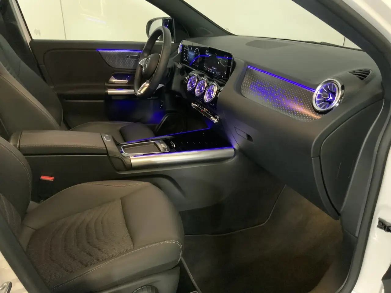 Mercedes-Benz GLA 180 GLA 180 Progressive Night AHK 360°Kam Totwinkel 14