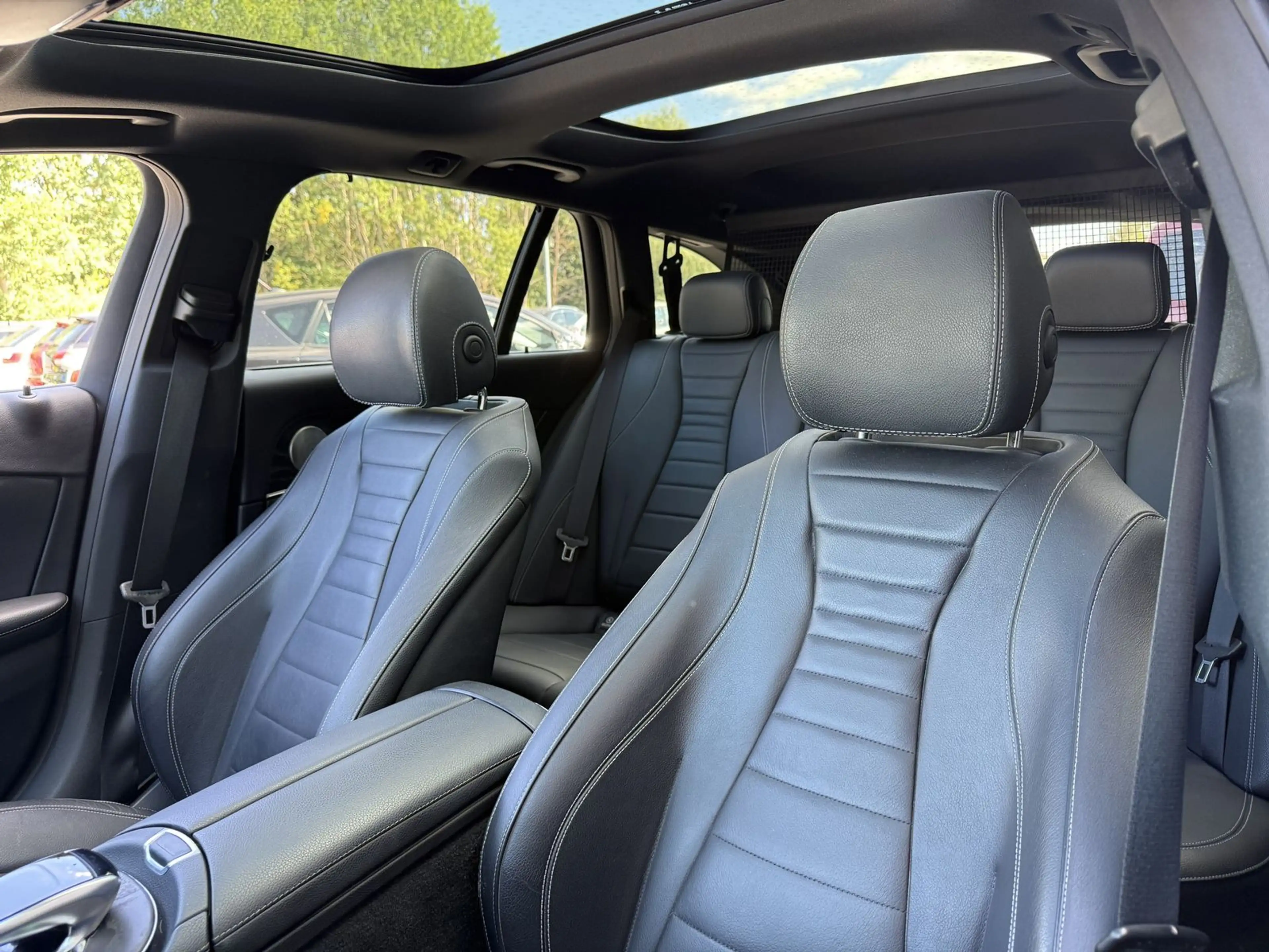 Mercedes-Benz E 400 4Matic AMG *MULTIBEAM*PANO*360°* — photo 12