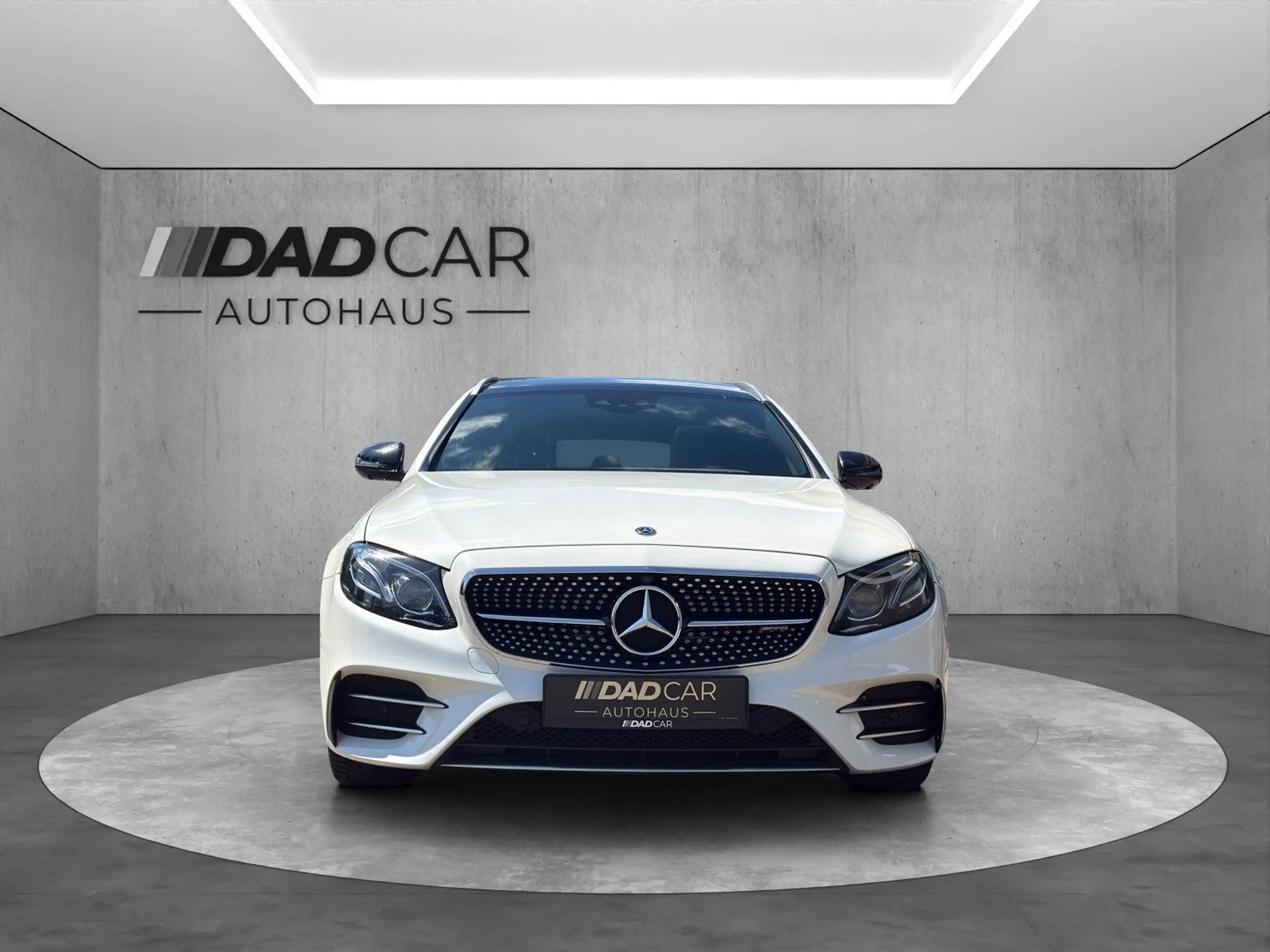 Mercedes-Benz E 400 4Matic AMG *MULTIBEAM*PANO*360°* — photo 2