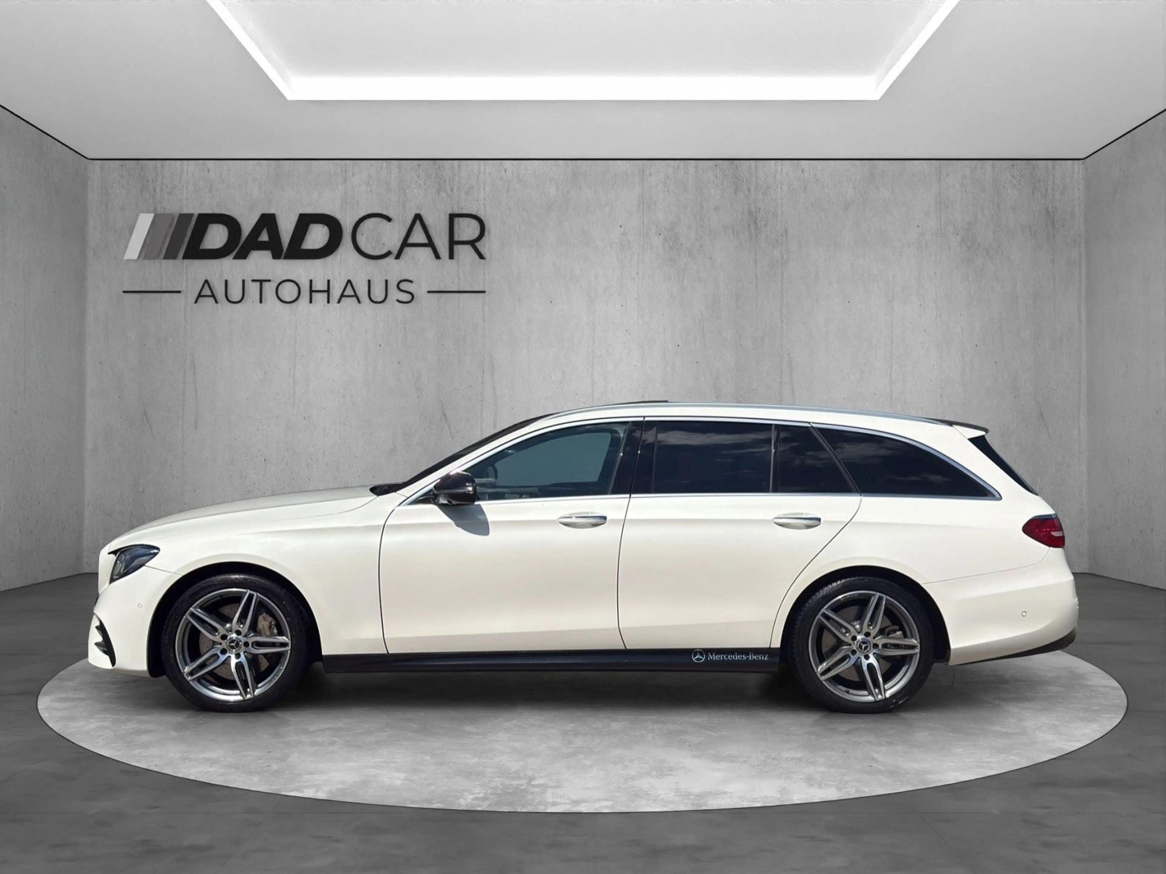Mercedes-Benz E 400 4Matic AMG *MULTIBEAM*PANO*360°* — photo 3