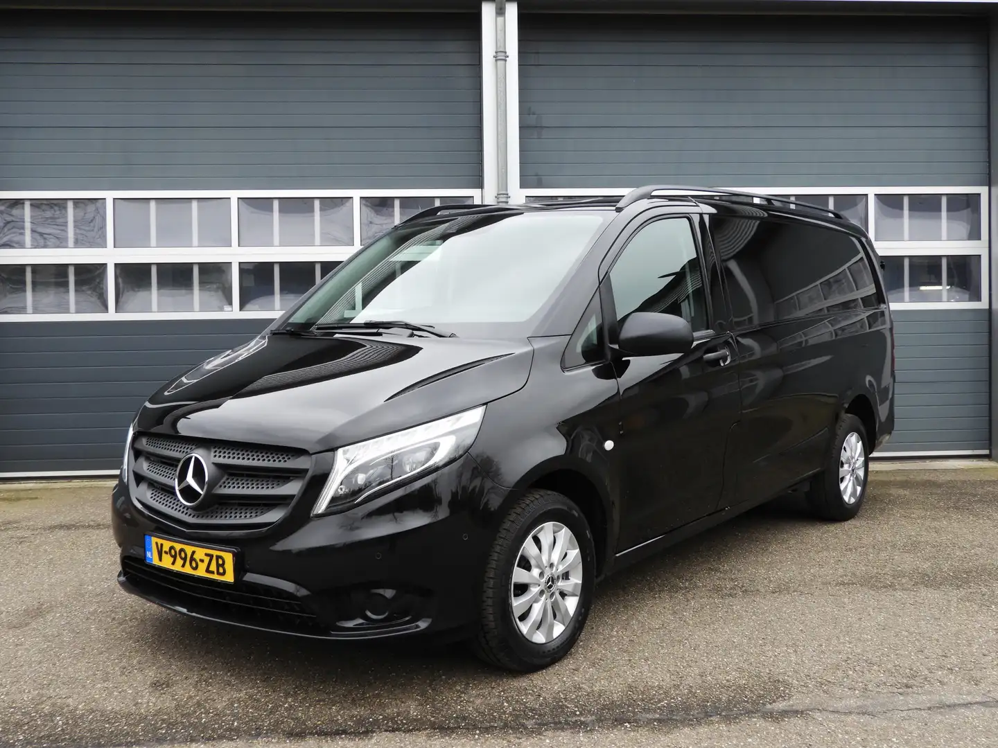 Mercedes-Benz Vito 114 CDI Lang AUT | LED | NAV | CAMERA | NL-AUTO Zwart - 1