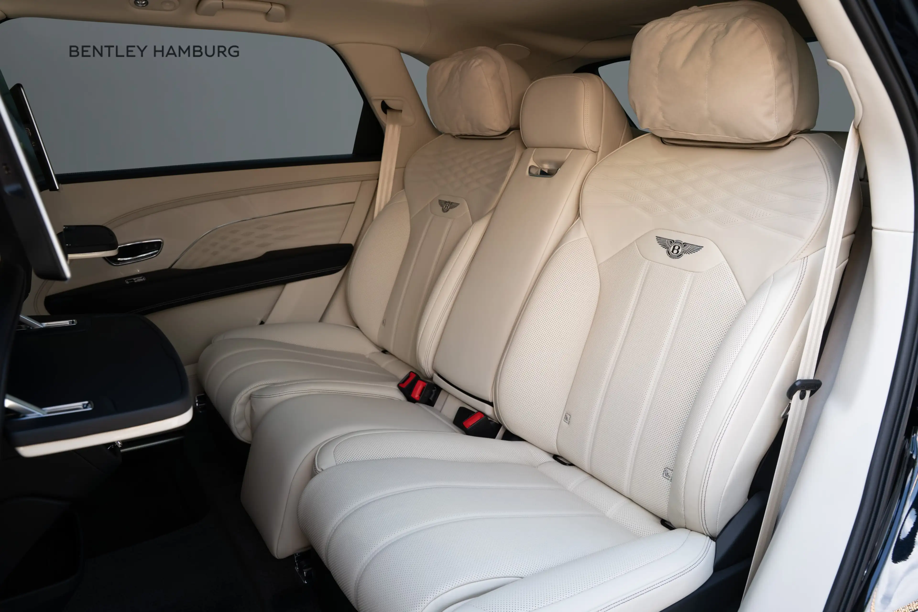 Bentley Bentayga V8 EWB Azure V8 *AirlineSeatSpec* — photo 14