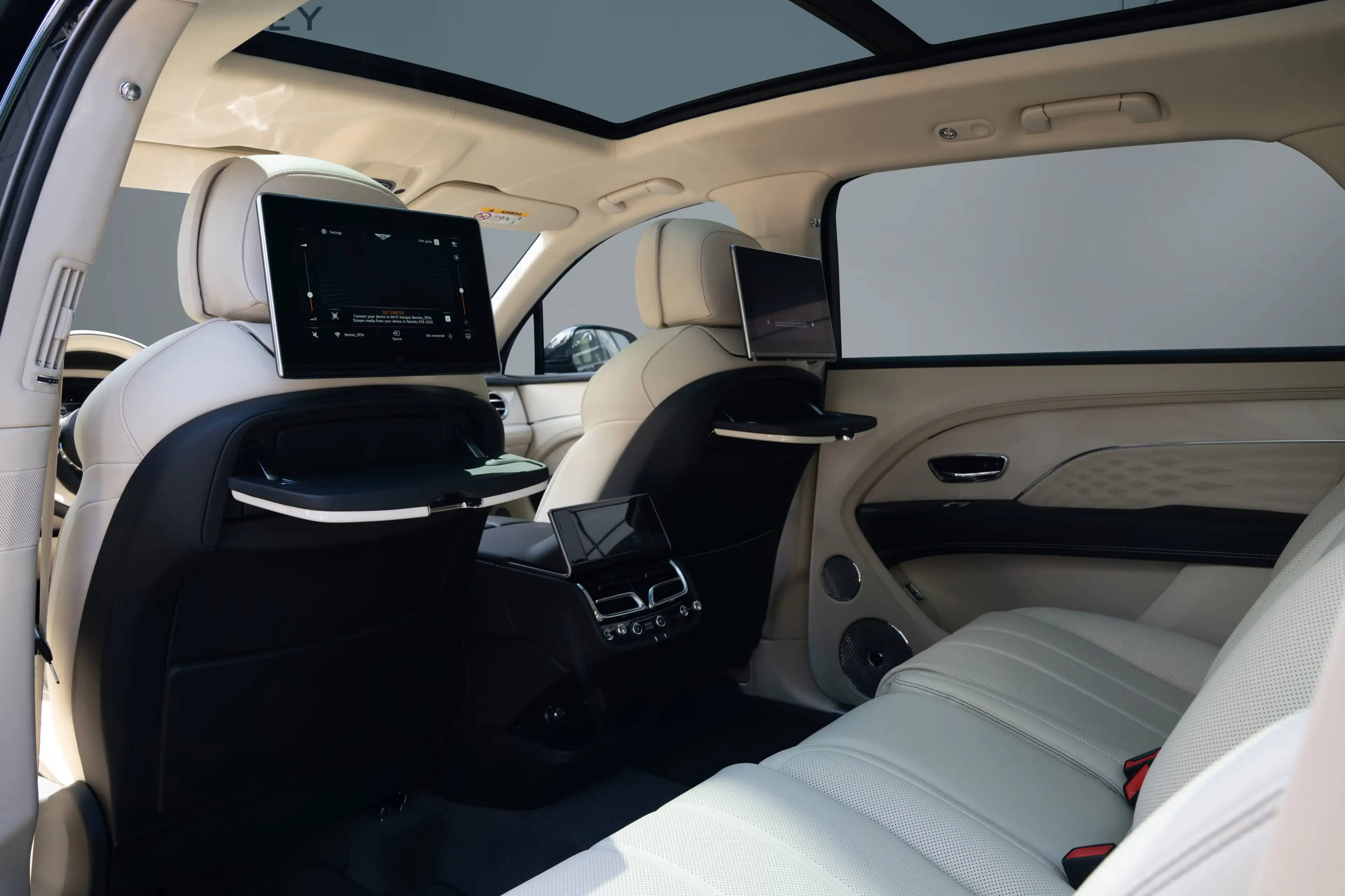 Bentley Bentayga V8 EWB Azure V8 *AirlineSeatSpec* — photo 15