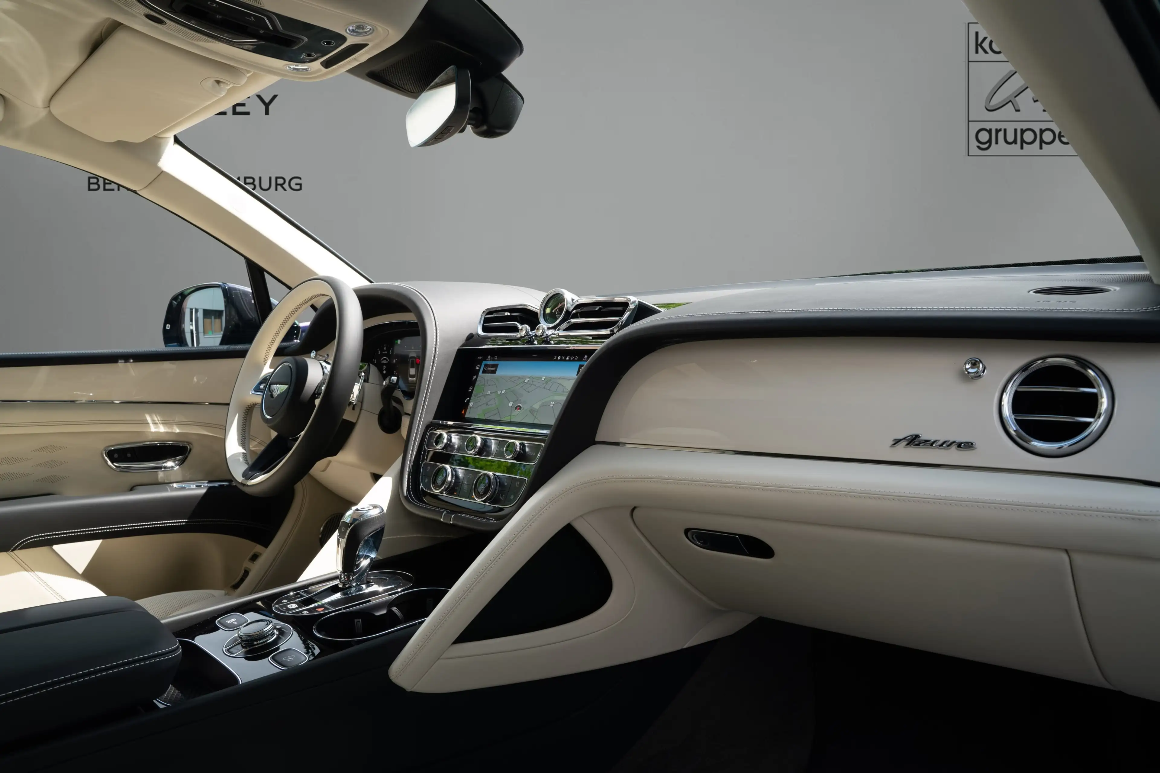 Bentley Bentayga V8 EWB Azure V8 *AirlineSeatSpec* — photo 11
