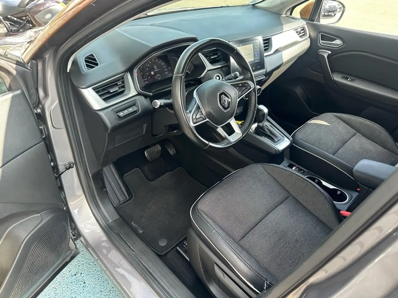 Renault Captur — photo 8