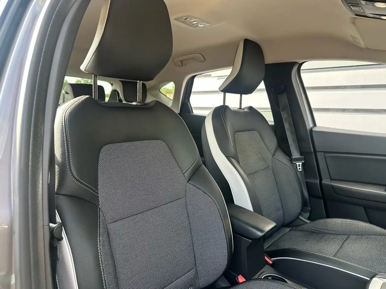Renault Captur — photo 7