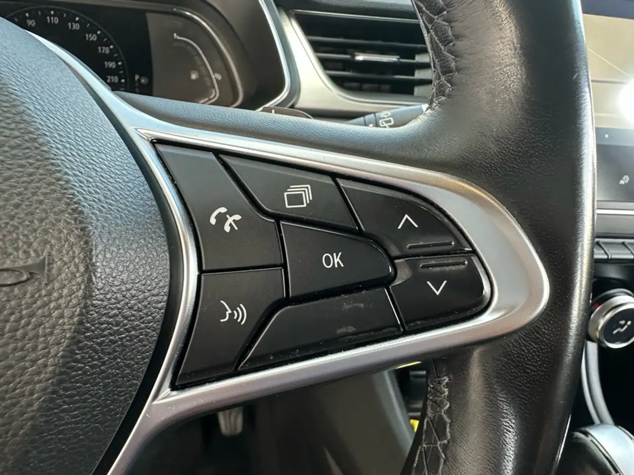 Renault Captur — photo 12