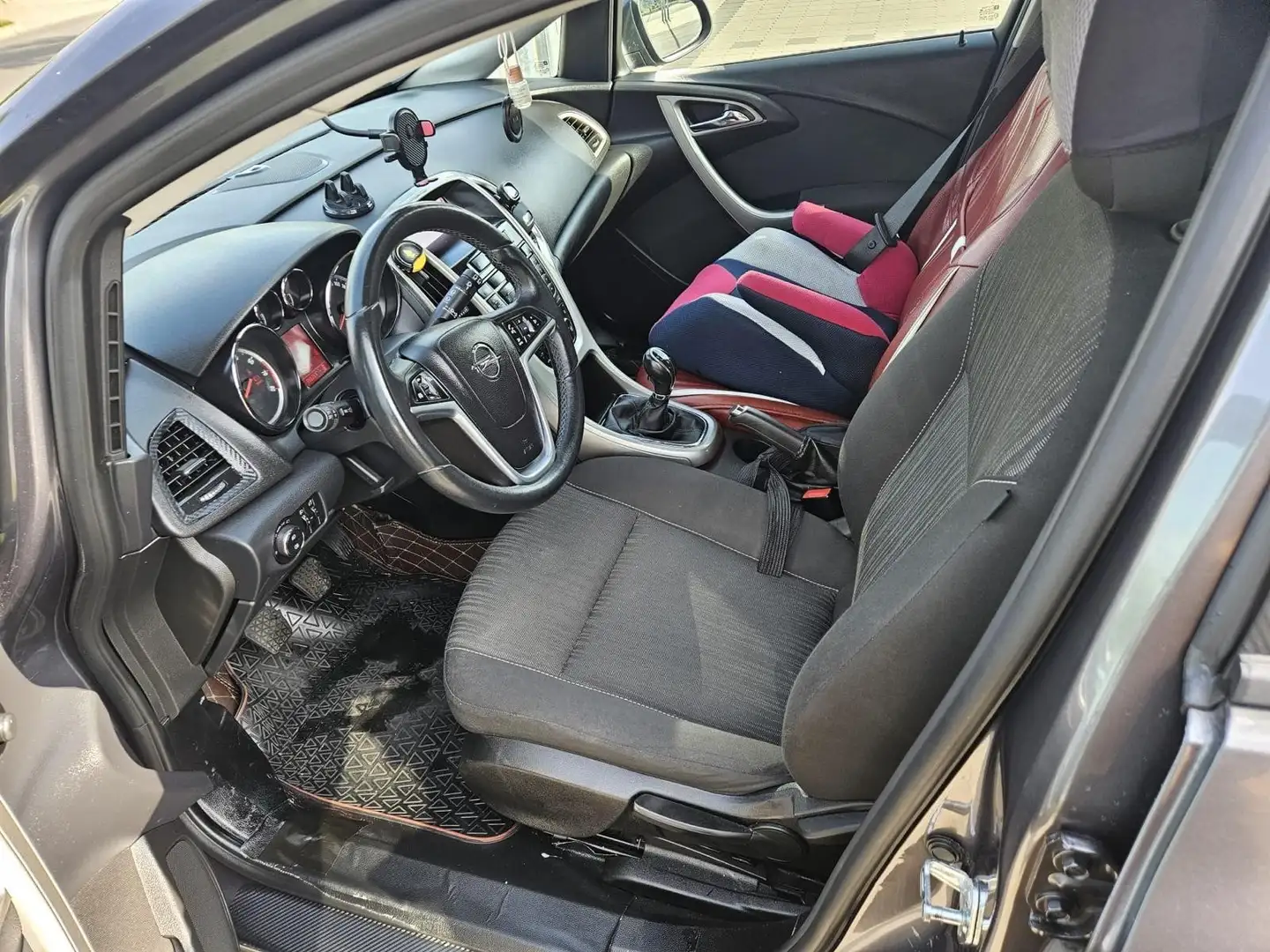 Opel Astra Design Edition Grau - 2