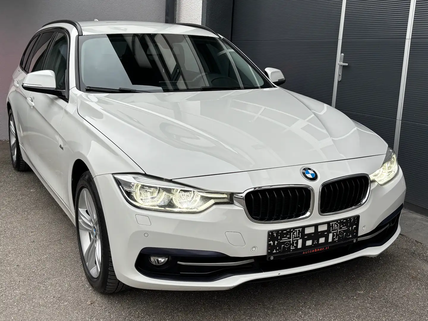 BMW 320 320 d xDrive aut. *Sport-Line*AHK*LED*S-SITZ*NAVI* Weiß - 1