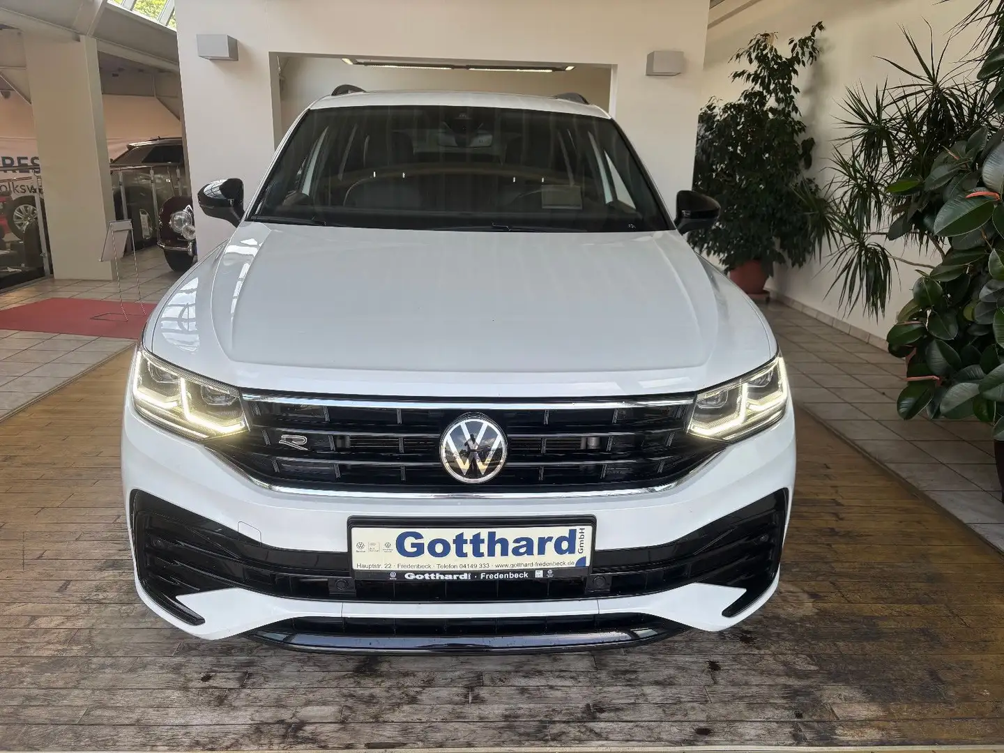 Volkswagen Tiguan 2.0 TDI SCR 147kW DSG 4MOTION R-Line Wit - 1