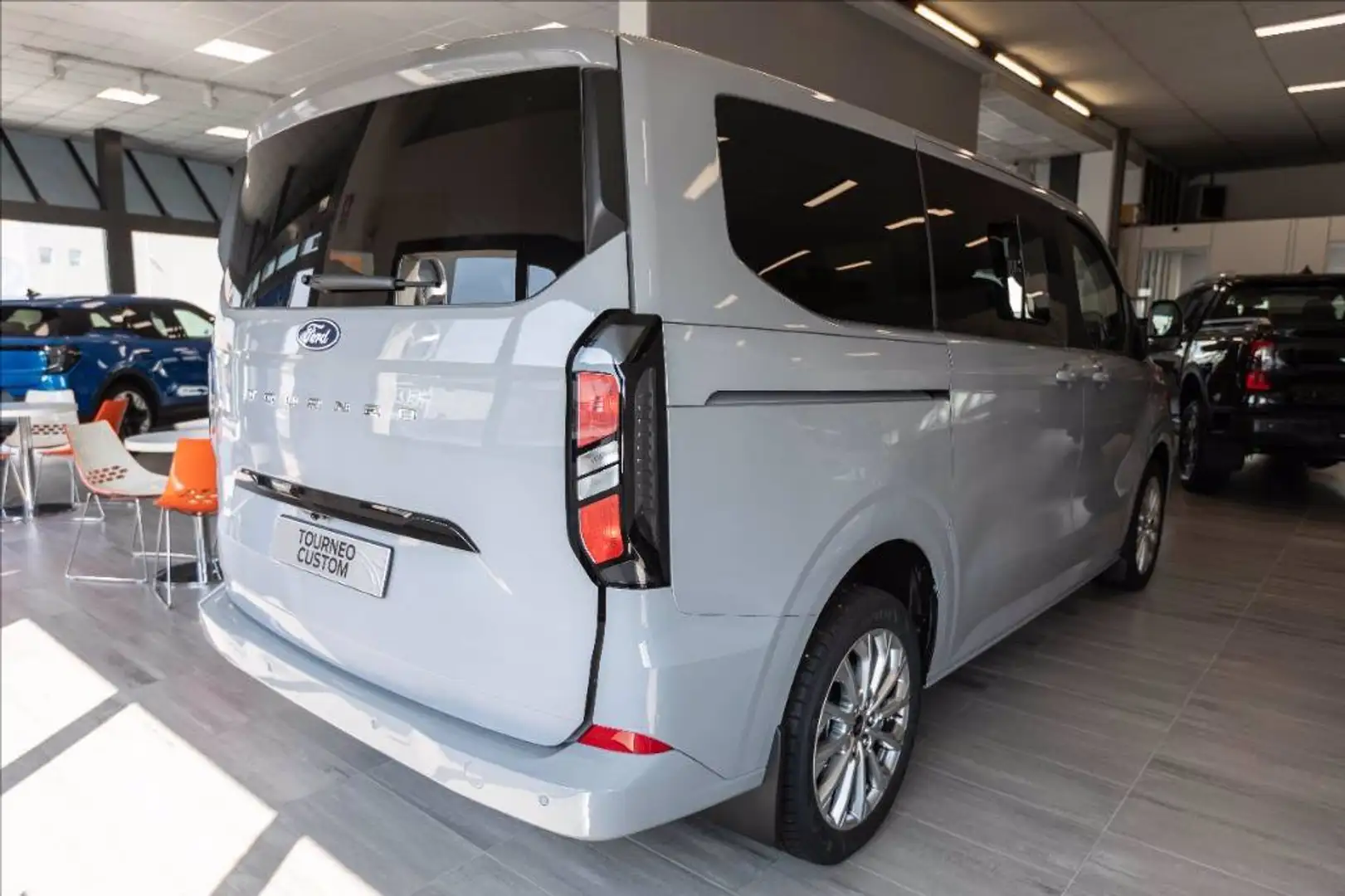 Ford Tourneo Custom V710 320 2.0 ecoblue 170cv Titanium L2H1 A8 Grigio - 2