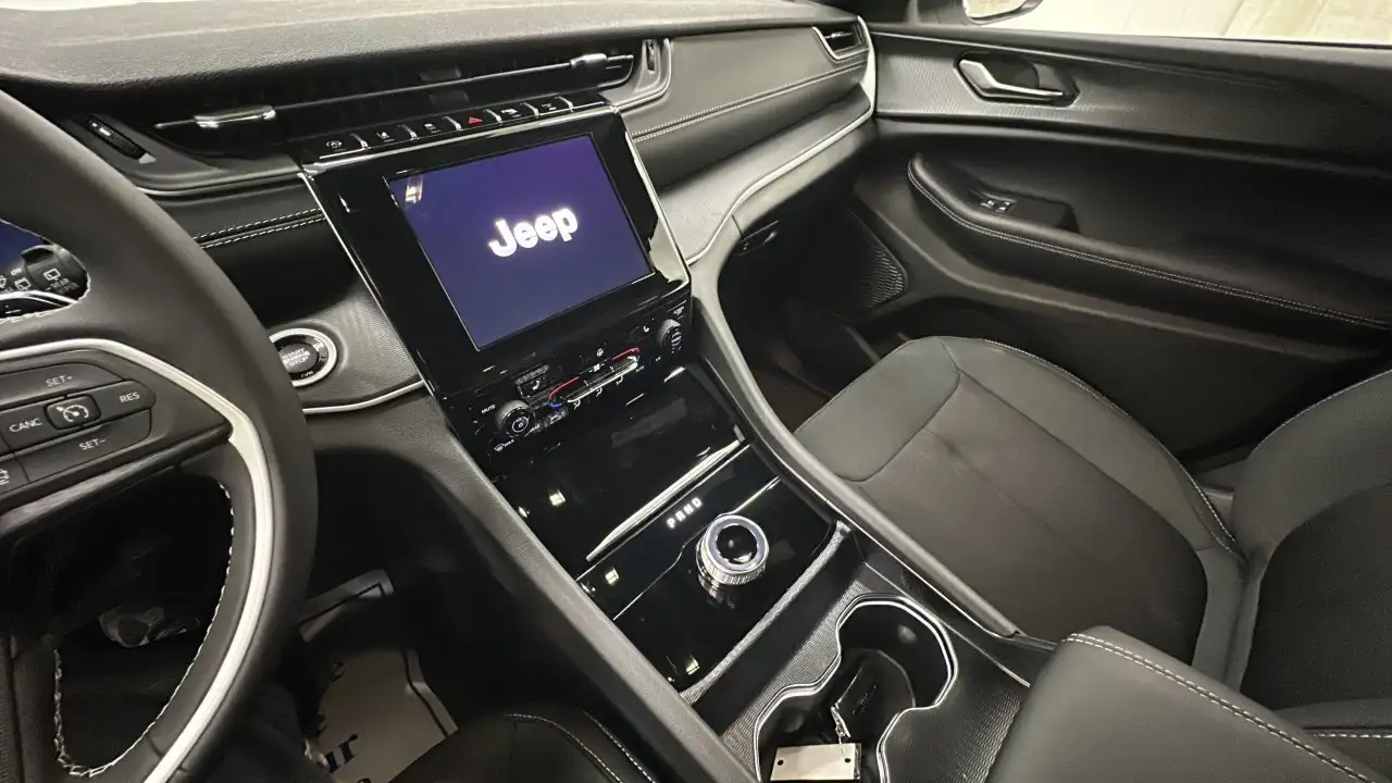 Jeep Grand Cherokee снимка Jeep Grand Cherokee