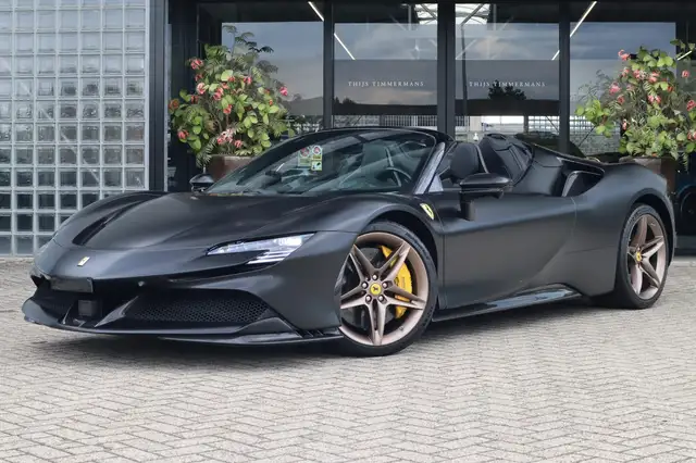 Ferrari SF90 Spider 4.0 V8 | Novitec-uitlaat, Carbon in/ex, Lift, Pass
