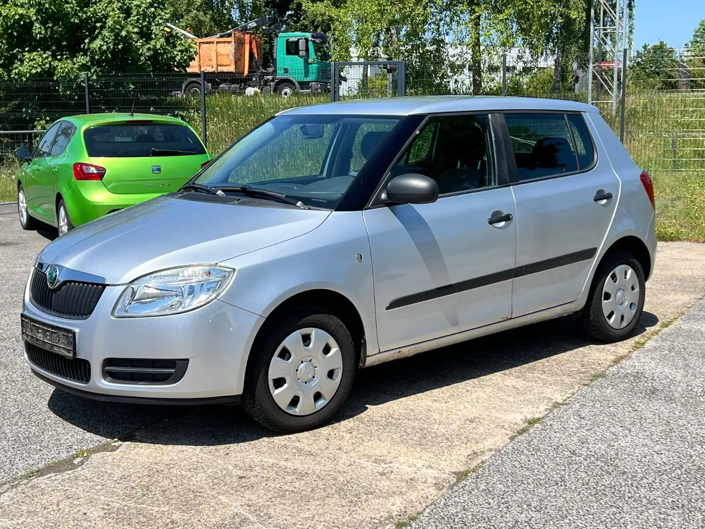 Skoda Fabia Cool Edition 1.4/KLIMA/2-Hand Plateado - 2