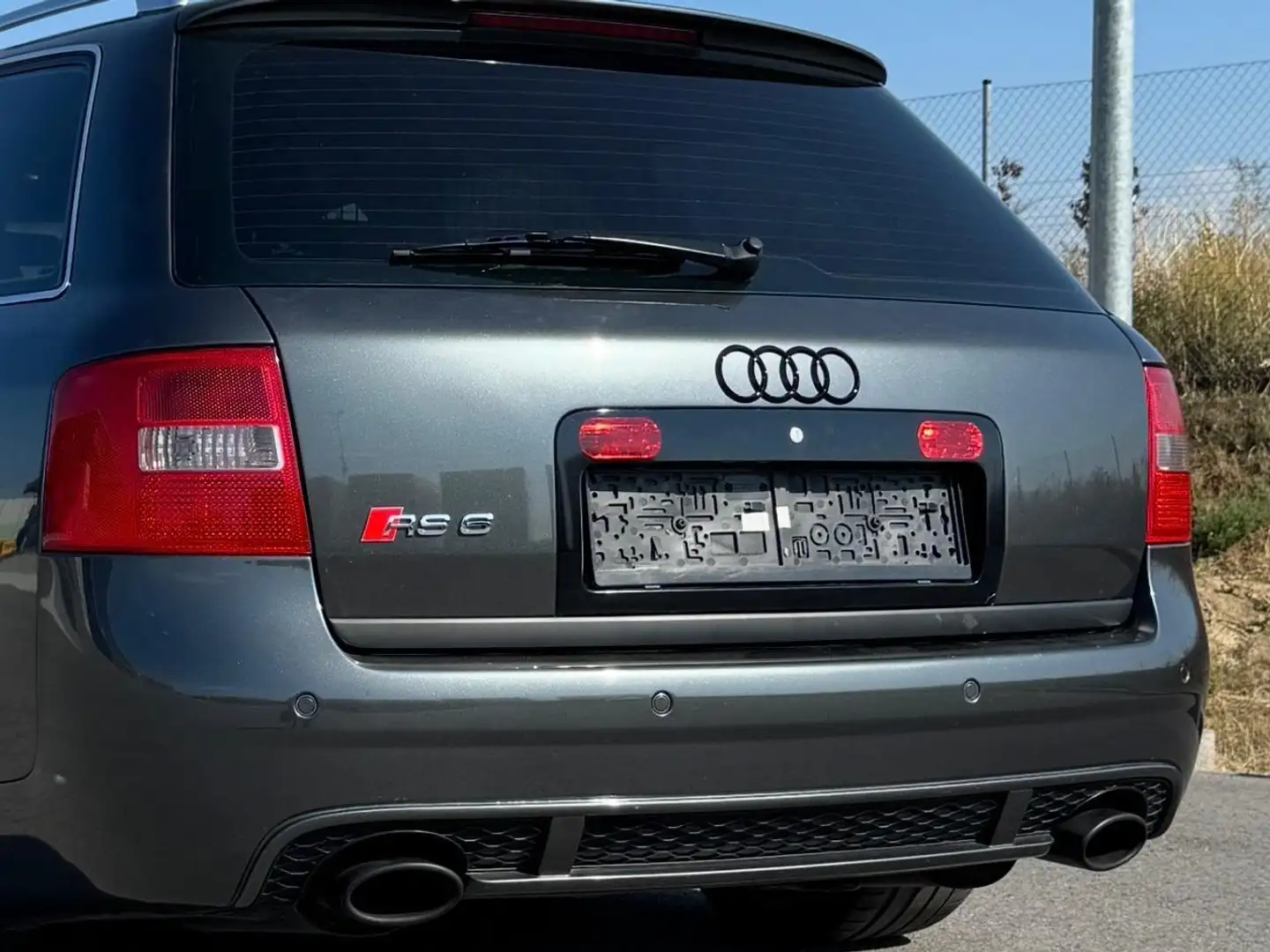 Audi RS6 RS6 Avant 4,2 V8 quattro Tiptronic Grau - 1