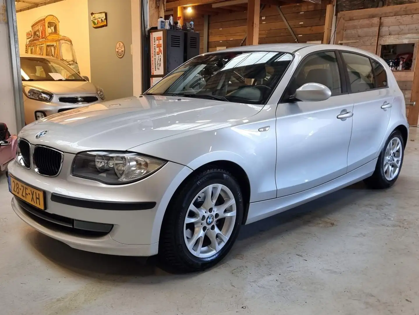 BMW 118 118 118i Business Line Zilver - 1