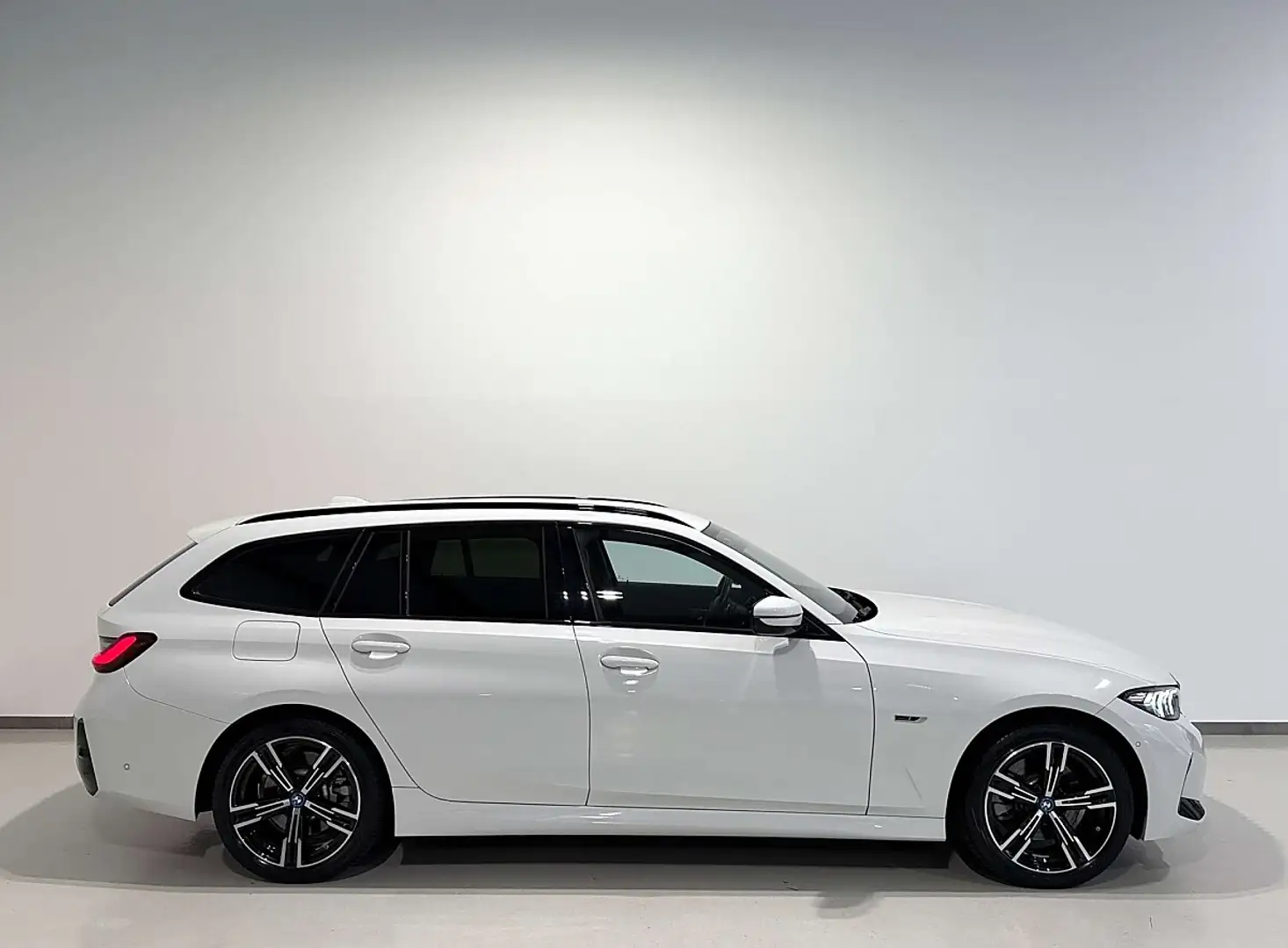 BMW 330 e xDrive G21 LCI Aut/M-Sport/HEAD-UP/ACC/Kamera Weiß - 2
