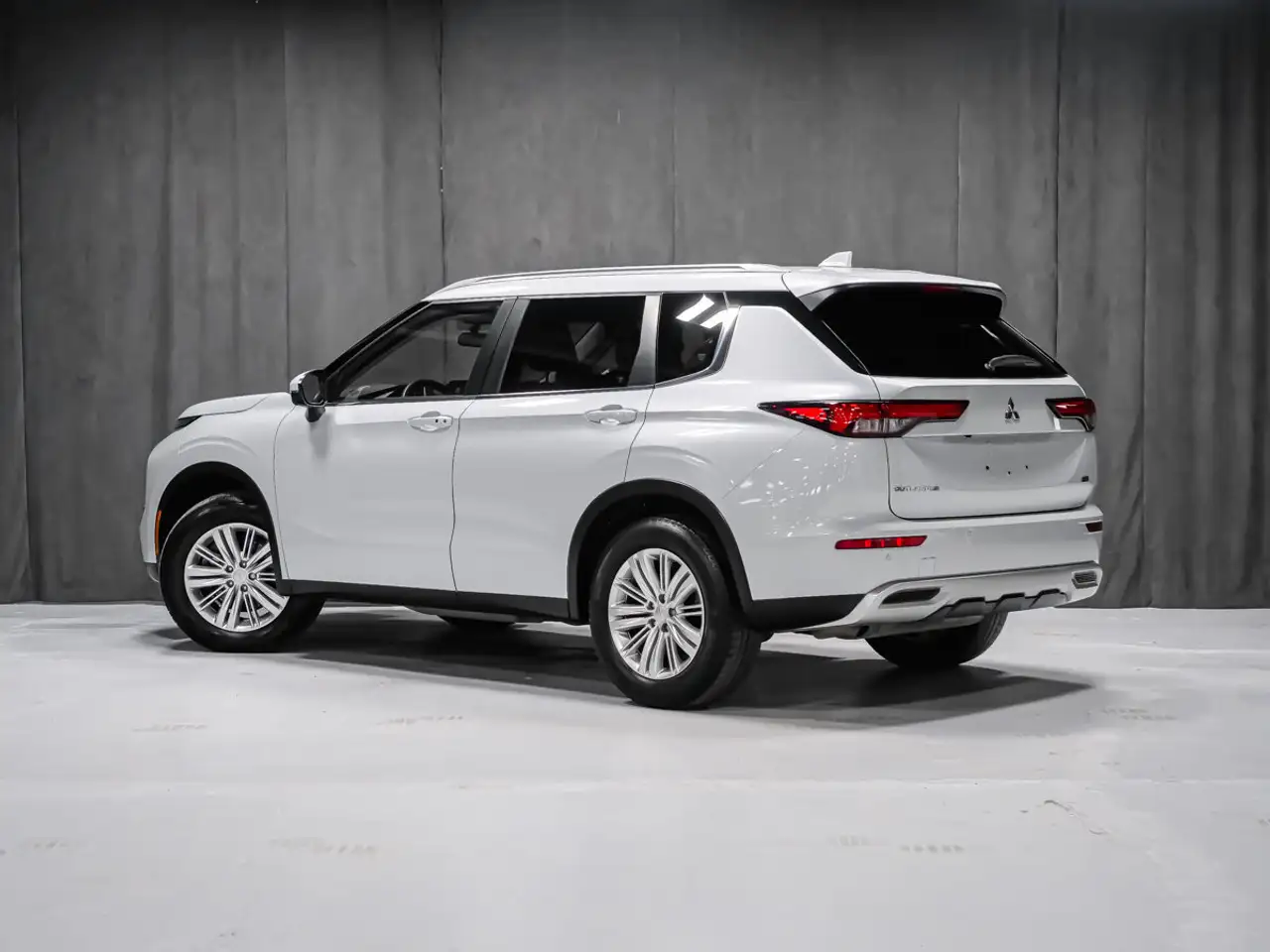 Mitsubishi Outlander снимка Mitsubishi Outlander