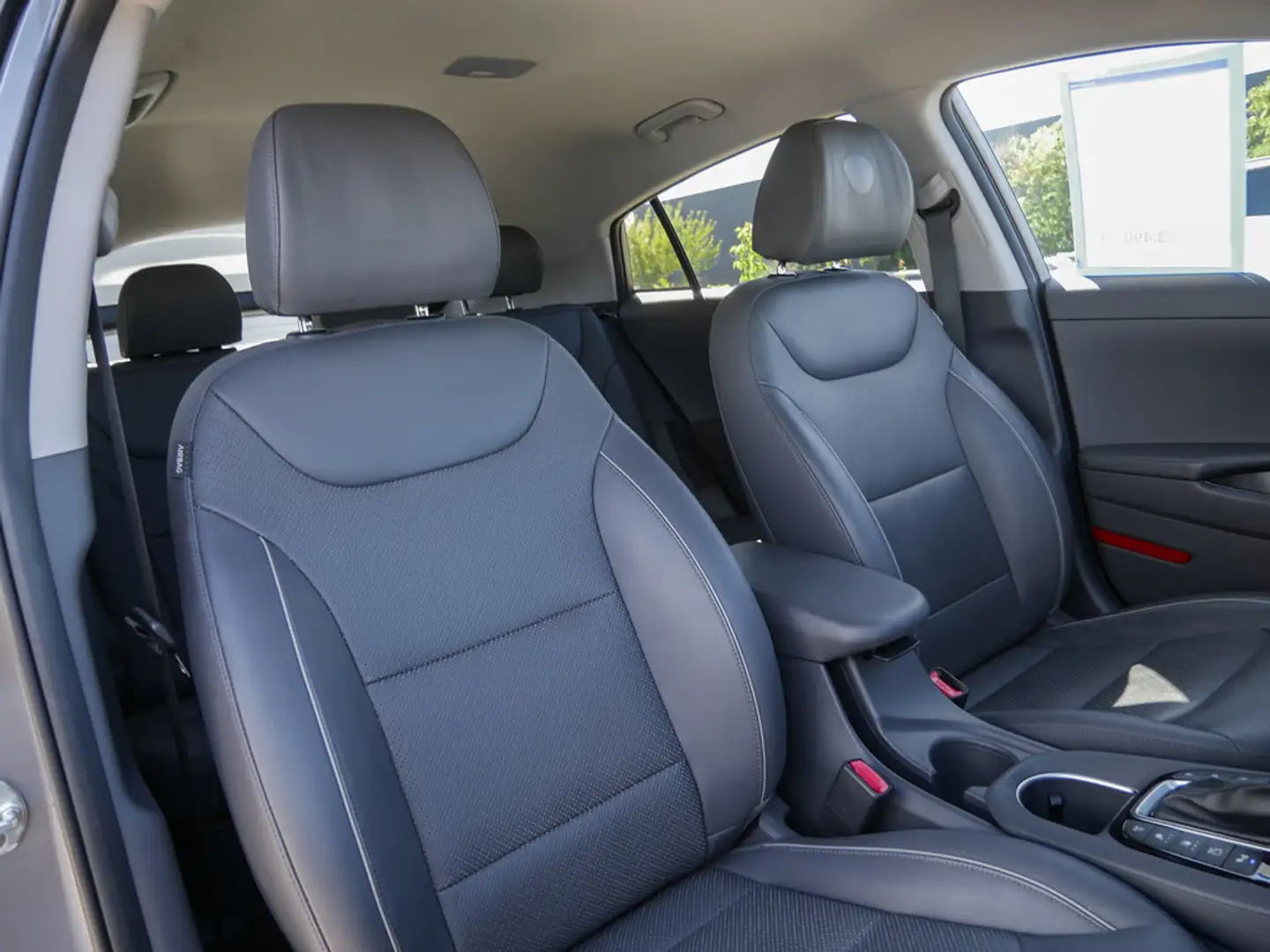 Hyundai IONIQ 1.6 Premium Plug-In Hybrid NAVI ACC LED Beige - 2