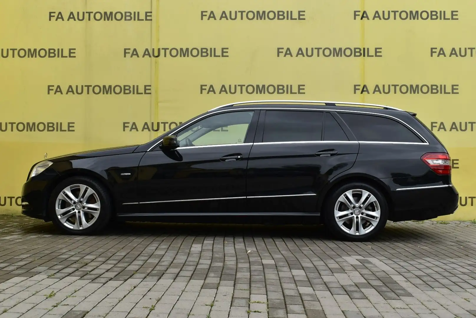 Mercedes-Benz E 250 CDI BE/LEDER/AHK/SHZ/PDC/AHK/ALU(COMAND/SH Schwarz - 2