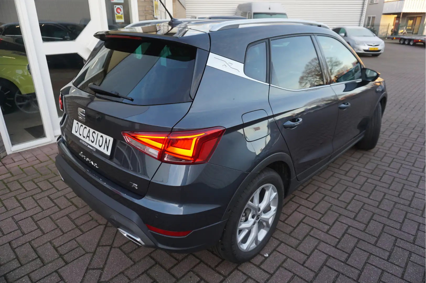 SEAT Arona 1.0 EcoTSI FR Anniversary Automaat Grijs - 2