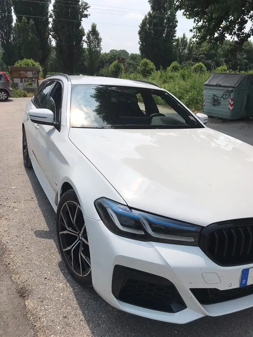 BMW 520 520d xDrive Touring Aut. M Sport Edition Weiß - 1