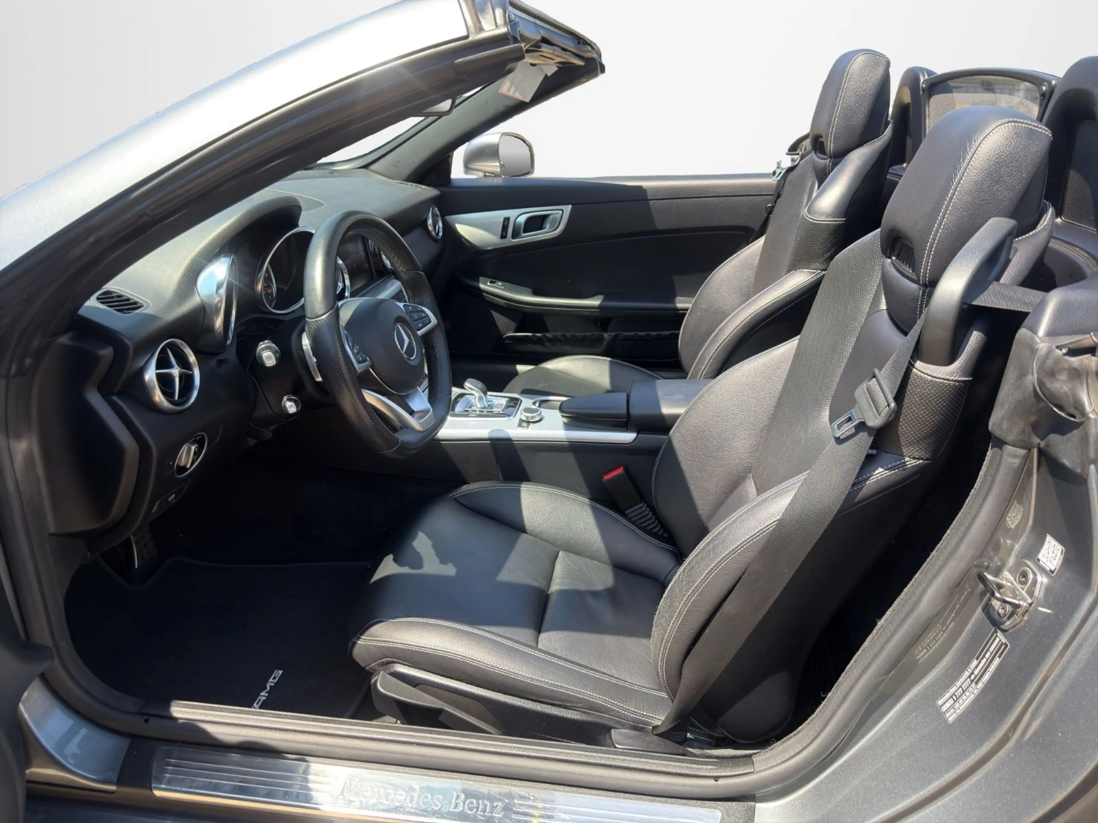 Mercedes-Benz SLC 180 AMG Line*LED*LEDER*NAVI*PDC*ALU*PANO* — photo 13