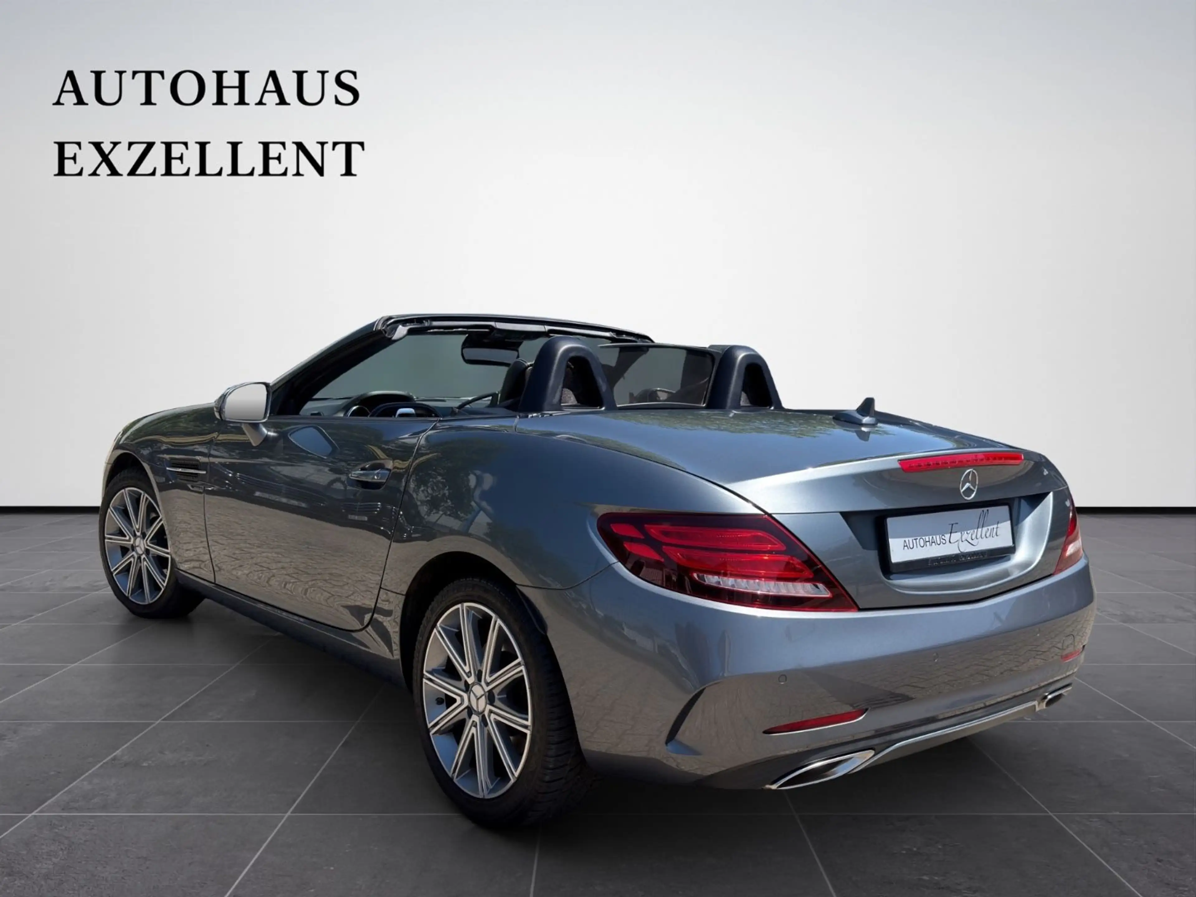 Mercedes-Benz SLC 180 AMG Line*LED*LEDER*NAVI*PDC*ALU*PANO* — photo 4