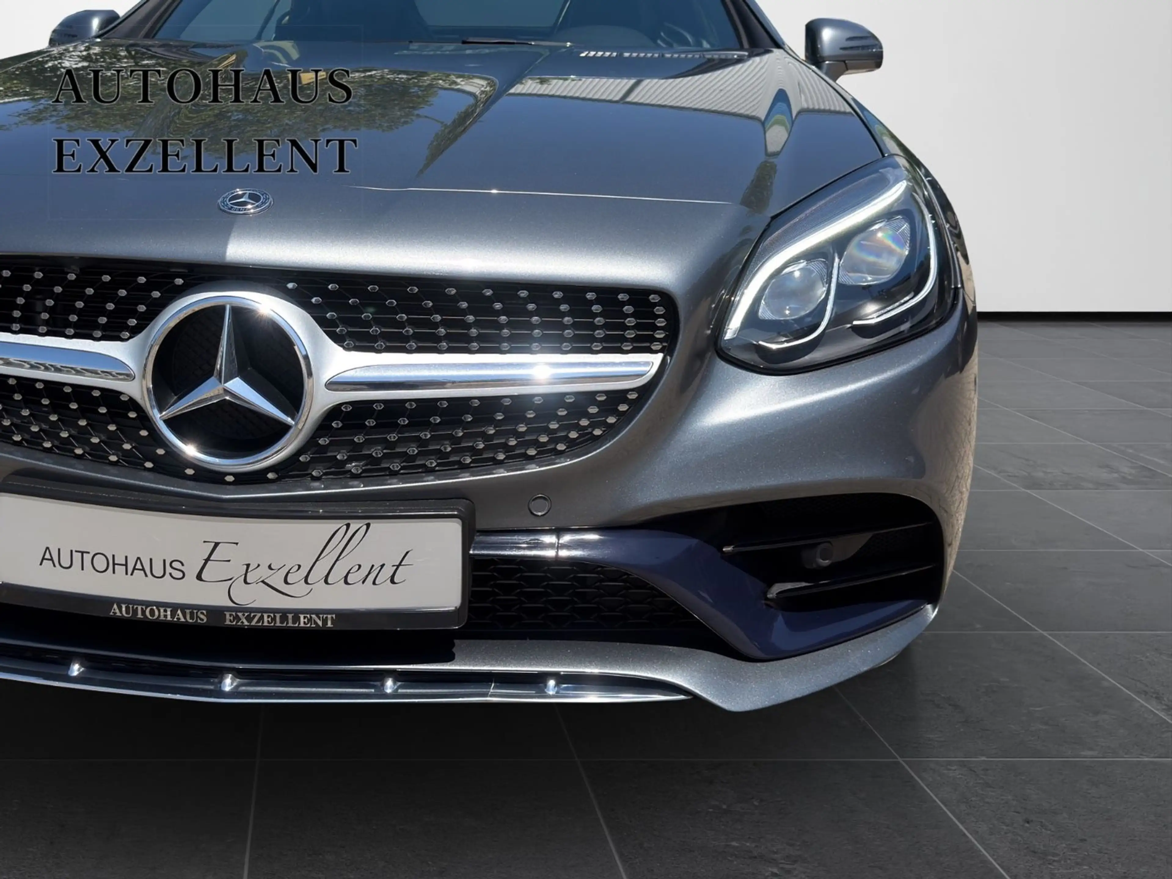 Mercedes-Benz SLC 180 AMG Line*LED*LEDER*NAVI*PDC*ALU*PANO* — photo 11