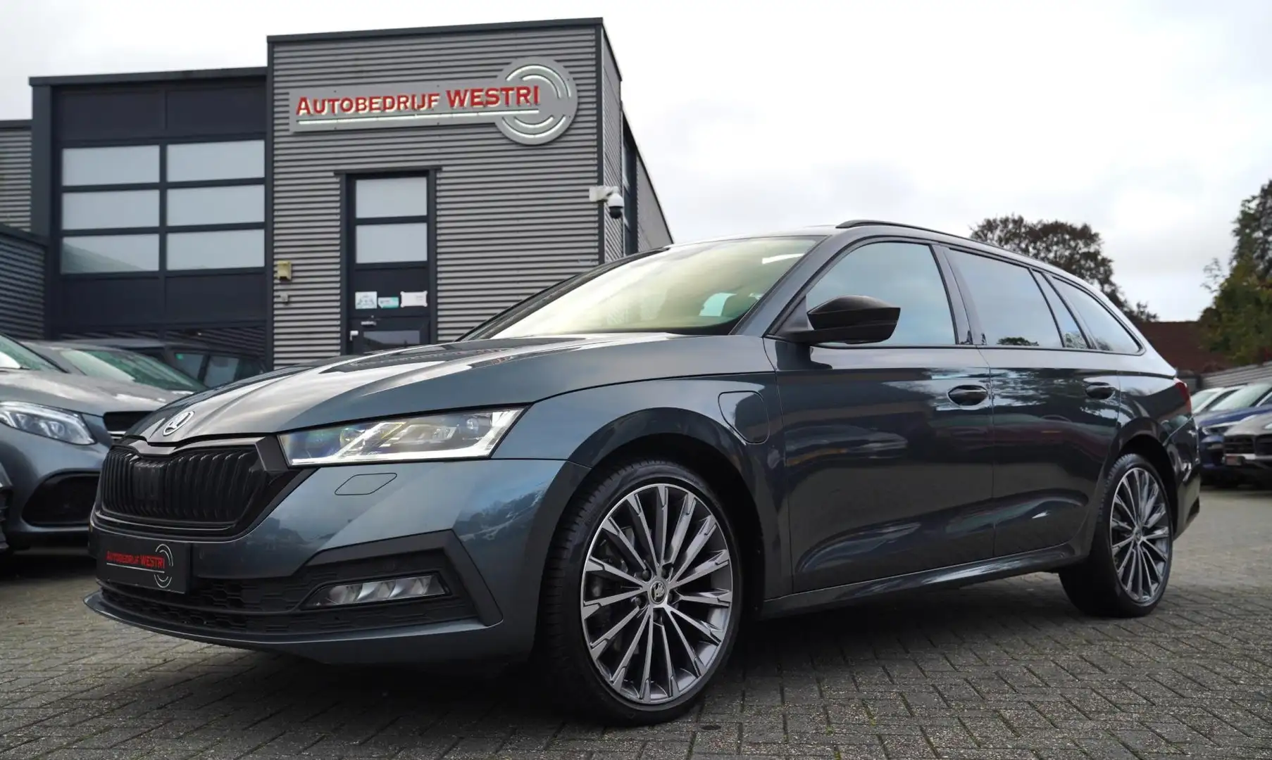 Skoda Octavia Combi 1.4 TSI iV PHEV Business Edition Plus | Kuip Grijs - 1