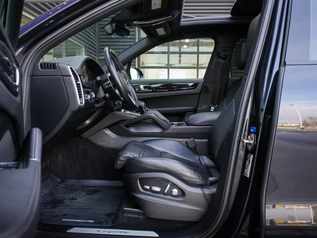 Porsche Cayenne снимка Porsche Cayenne