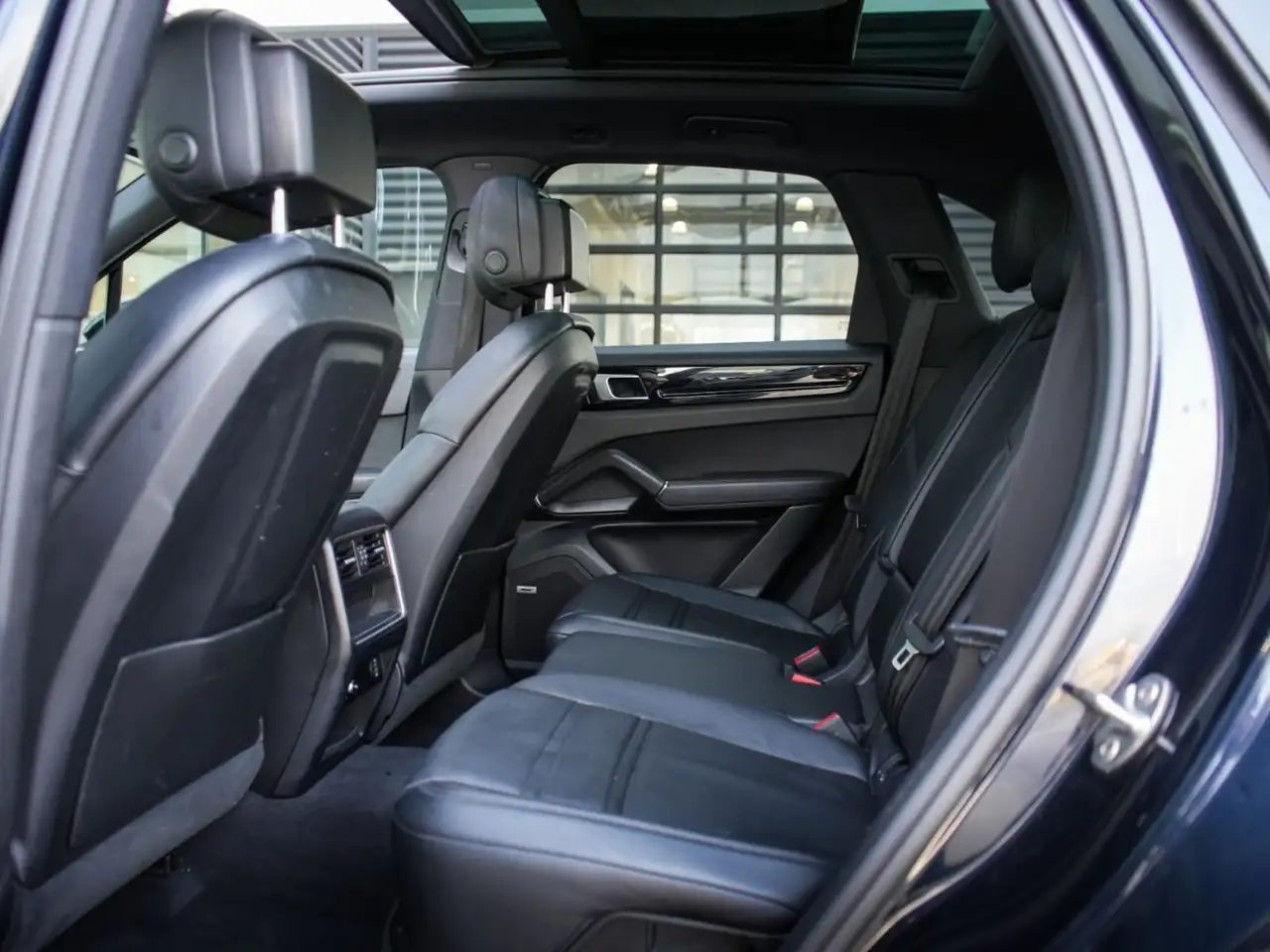 Porsche Cayenne снимка Porsche Cayenne