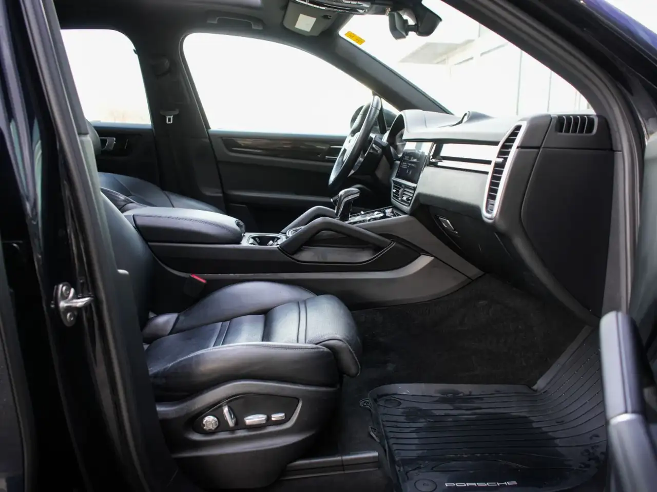 Porsche Cayenne снимка Porsche Cayenne