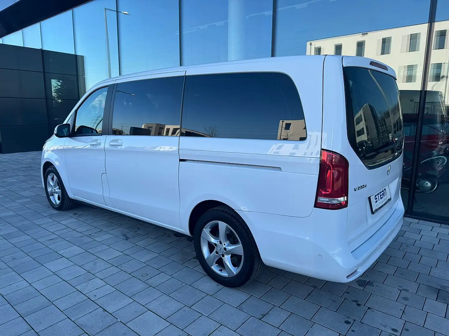Mercedes-Benz V 220 d Kombi lang Basis Aut. Blanc - 2