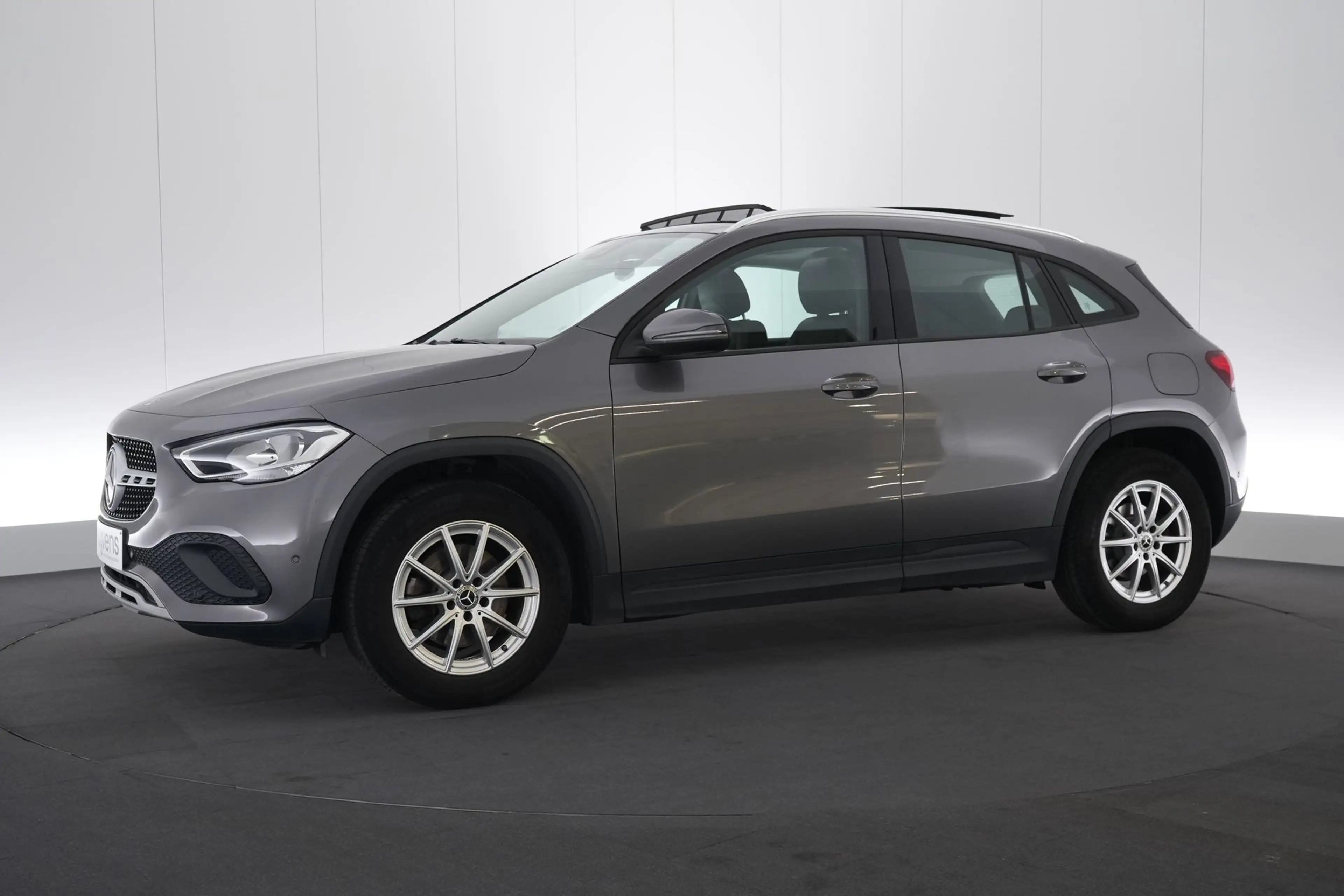 Mercedes-Benz GLA 180 Class 180dA Business Solution LEDER/STOF LED GPS P — photo 12