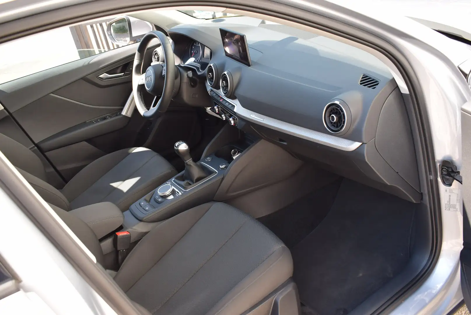 Audi Q2 30 TFSI Navi/PDC/WinterP/Led/ALU Gris - 2