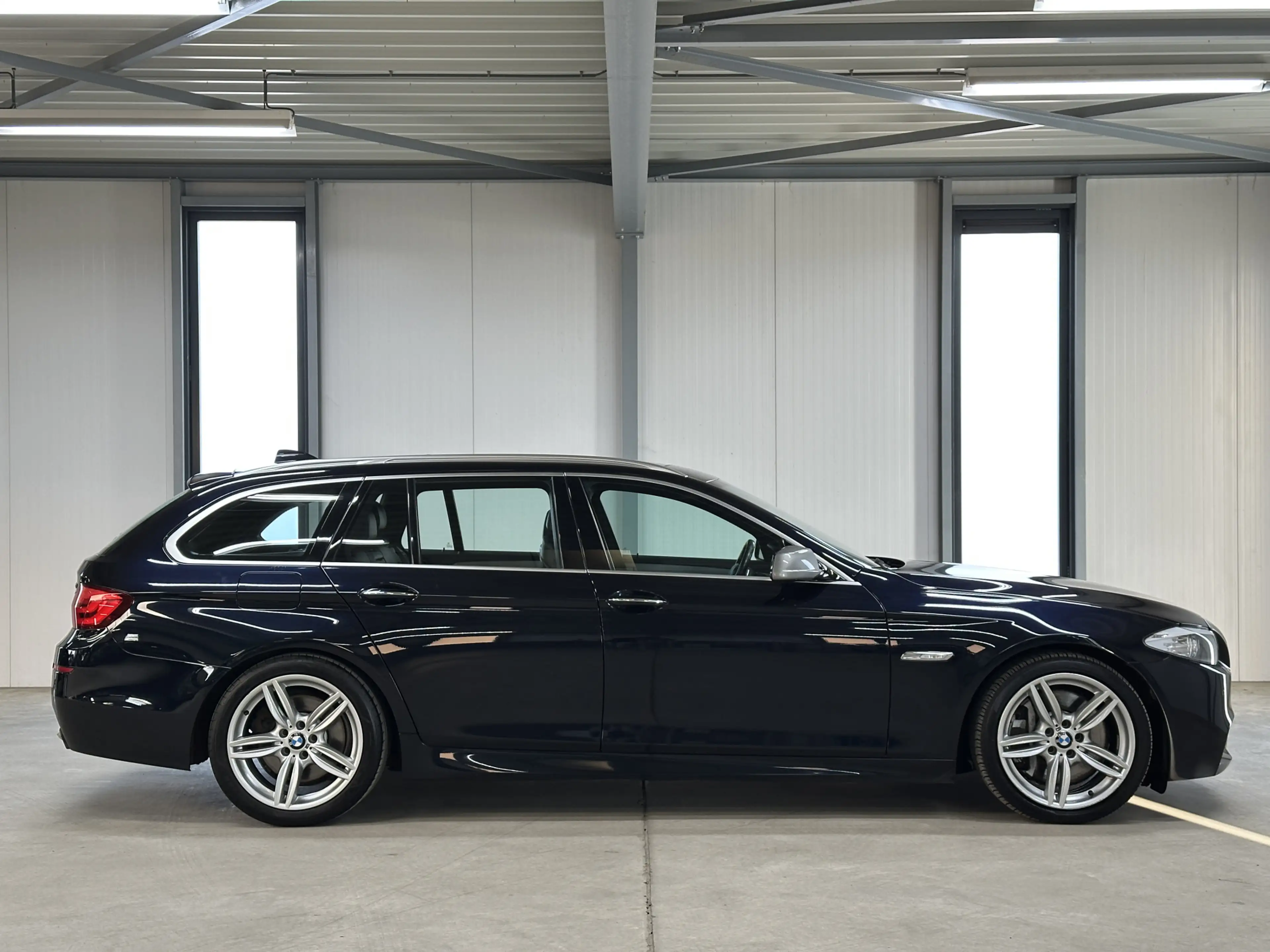 BMW M550 5 Serie Touring M550xd 381pk | Pano | Head-up | Tr — photo 6