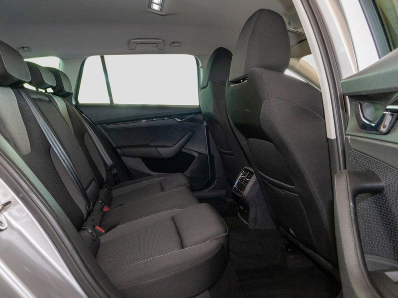 Skoda Octavia Combi 2.0 TDI Tour — photo 8