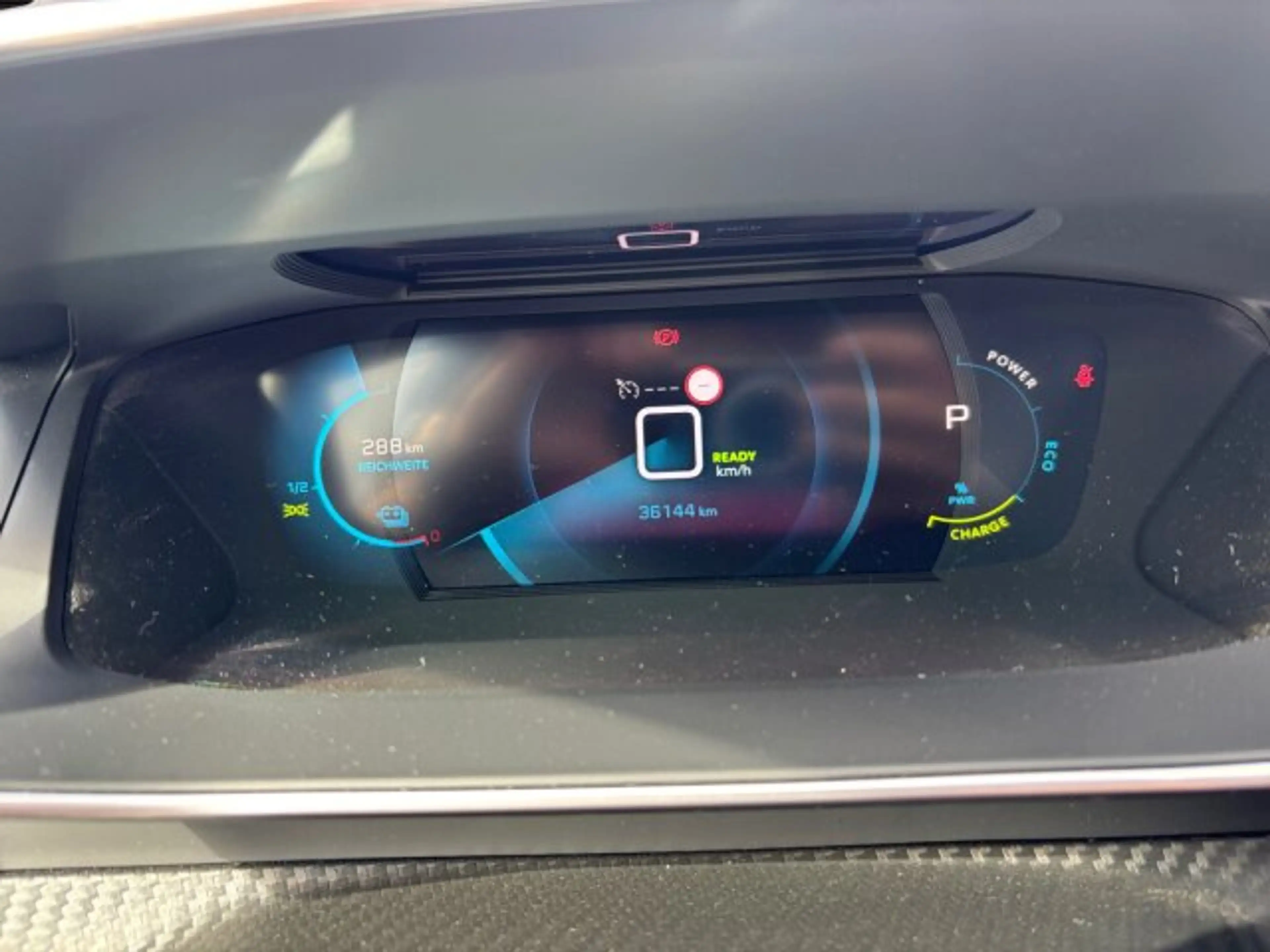 Peugeot e-208 136 Allure Pack +Rückfahrkamera+SHZ+LED+ — photo 9