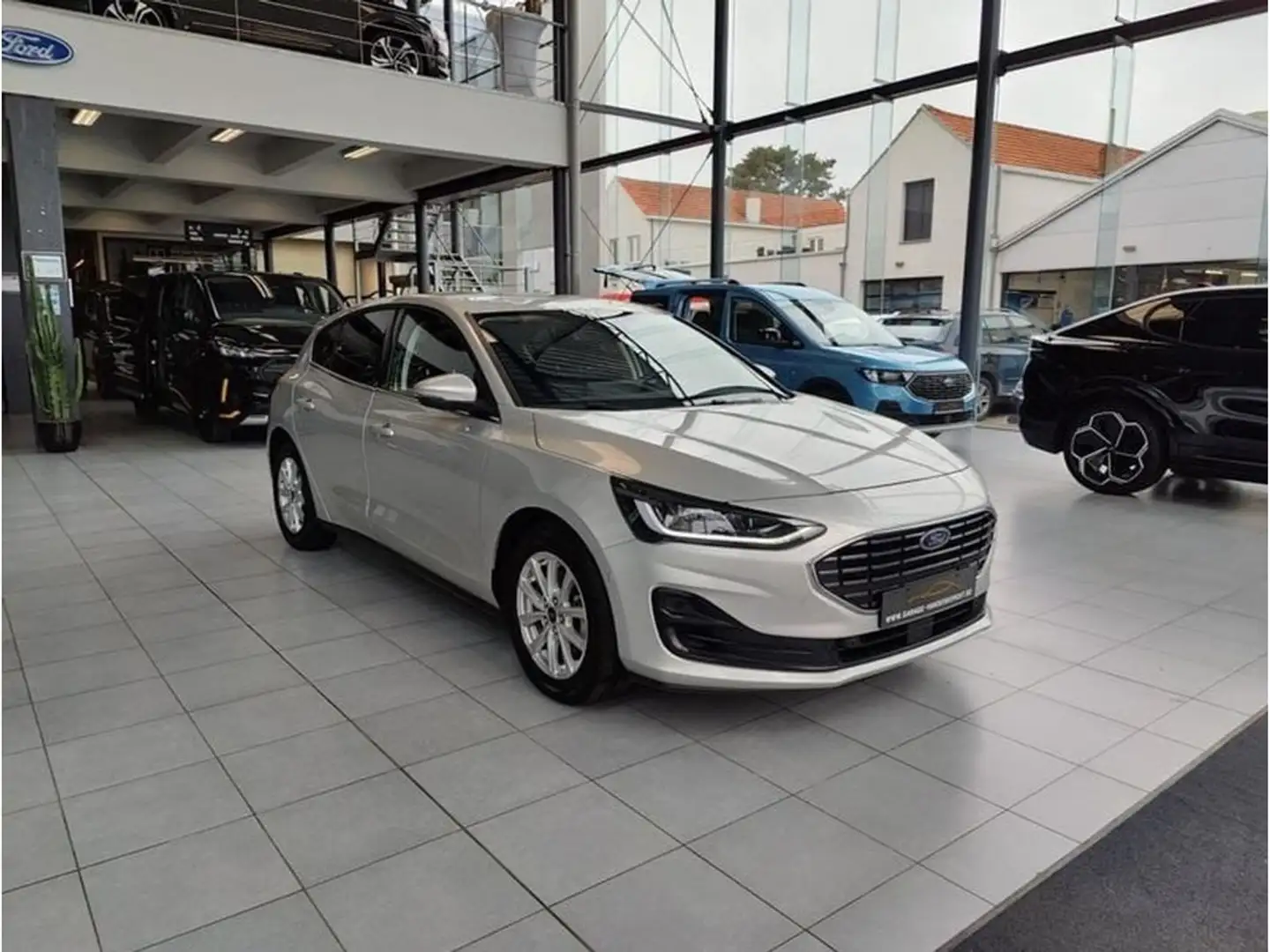 Ford Focus TITANIUM HYBRID BENZINE AUTOMAAT Silber - 1