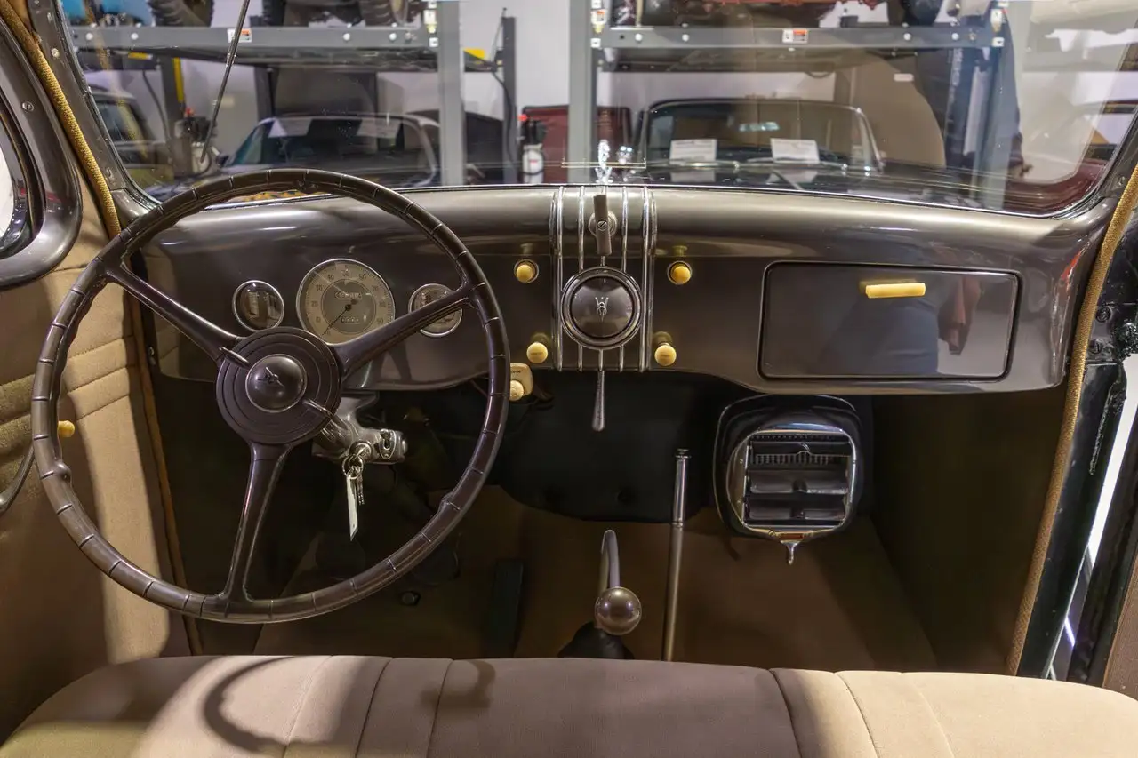Ford De Luxe 5-Window Coupe, foto 3