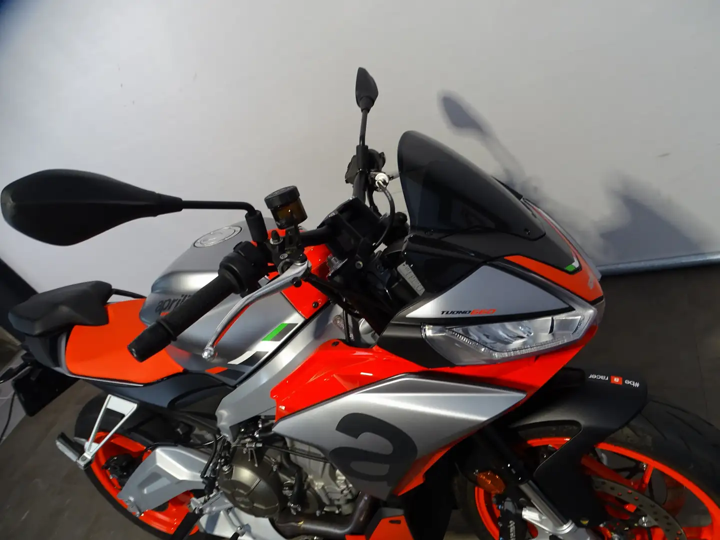 Aprilia Tuono 660 Серый - 2