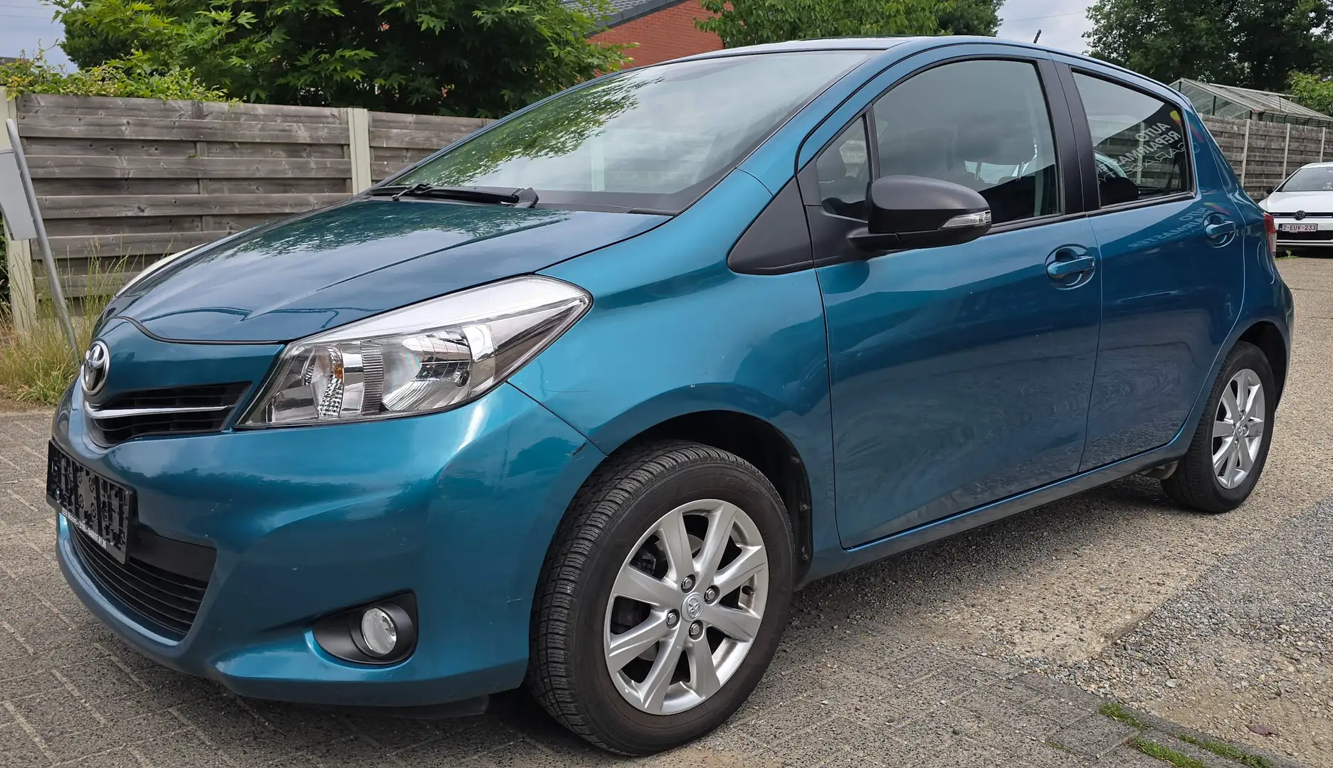 Toyota Yaris 1.0i VVT-i Pure 101 195 km Blauw - 1