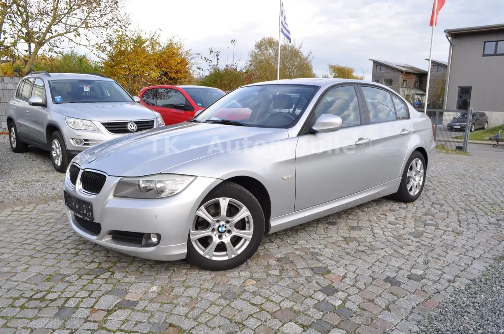 BMW 320 i /S-HEFT/TEMPOMAT/S-DACH/PDC/KLIMA Silber - 1