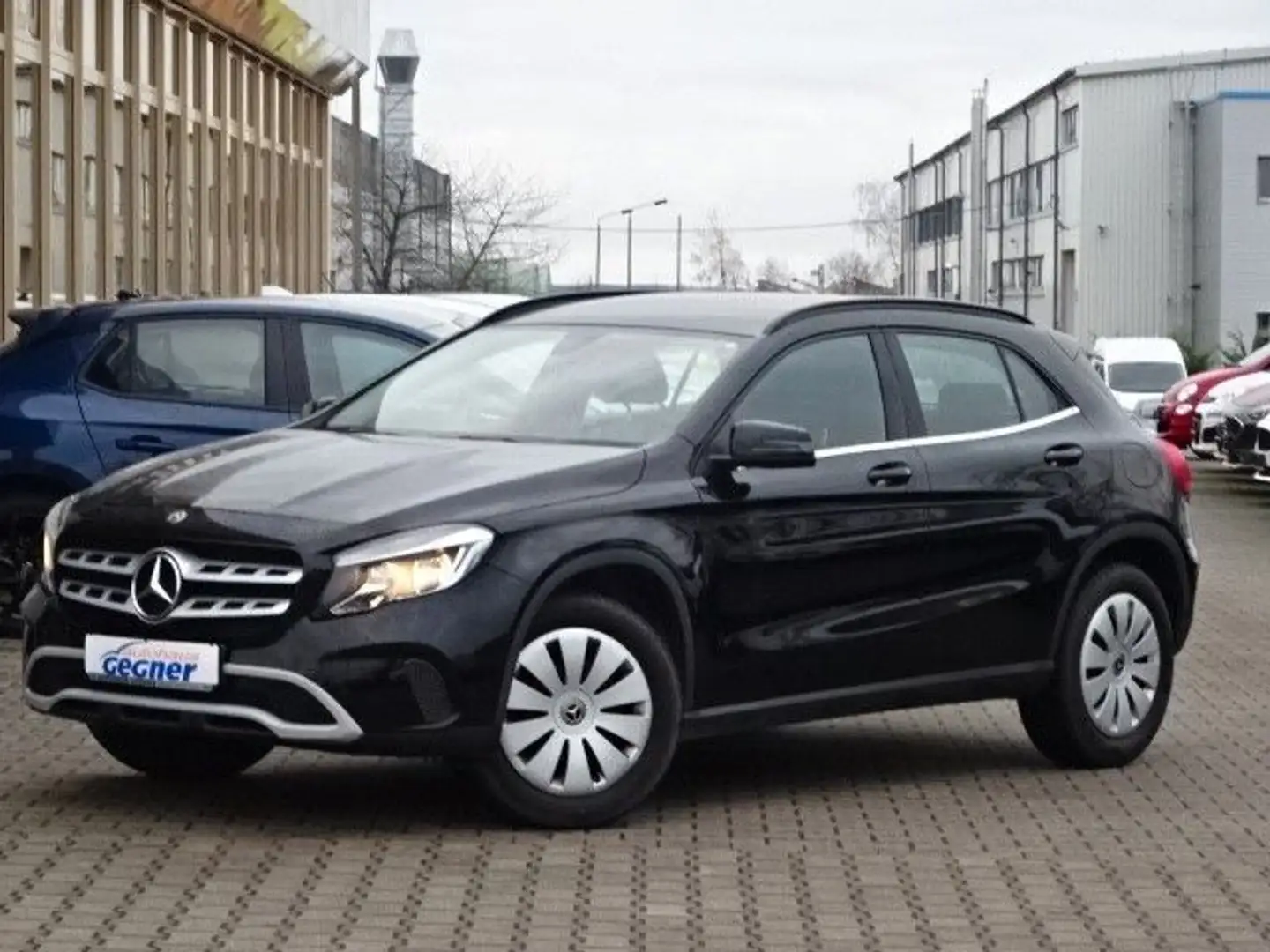 Mercedes-Benz GLA 180 Style Offroad Navi Parktronic Remote Black - 2