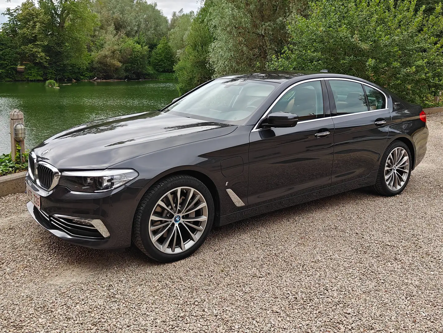 BMW 530 530e iPerformance Aut. Luxury Line Zwart - 1