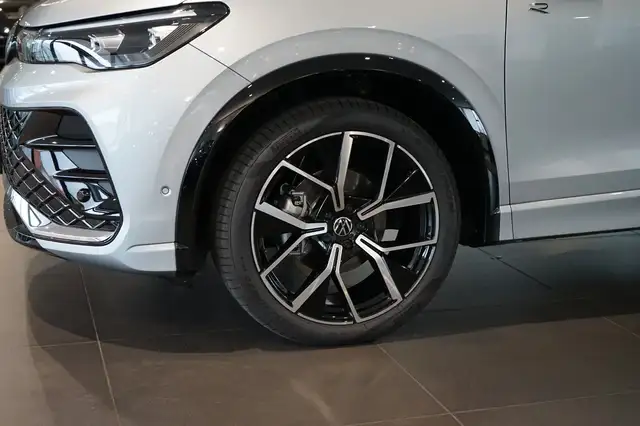 Volkswagen Tiguan view 6