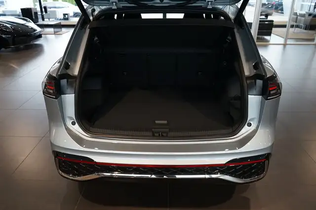 Volkswagen Tiguan view 5